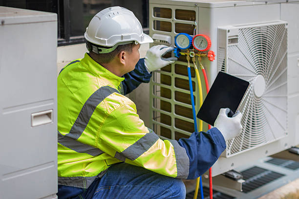 Professional Hvac Installation technician working in Saint Clair Shores, MI